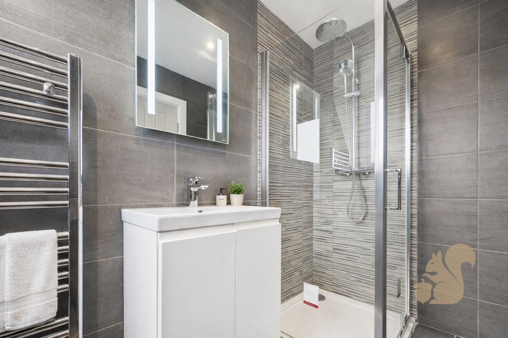 8 Kingsland Close - Bathroom 2.jpg